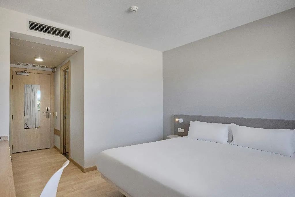 DOUBLE SINGLE USE STANDARD Room, B&B HOTEL Madrid Las Rozas, Madrid