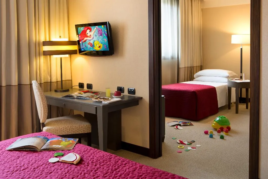 FAMILY ROOM STANDARD Room, Starhotels Grand Milan, Milan