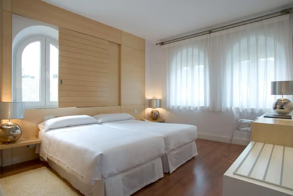 Room, Dorma Victoria Palace, Madrid