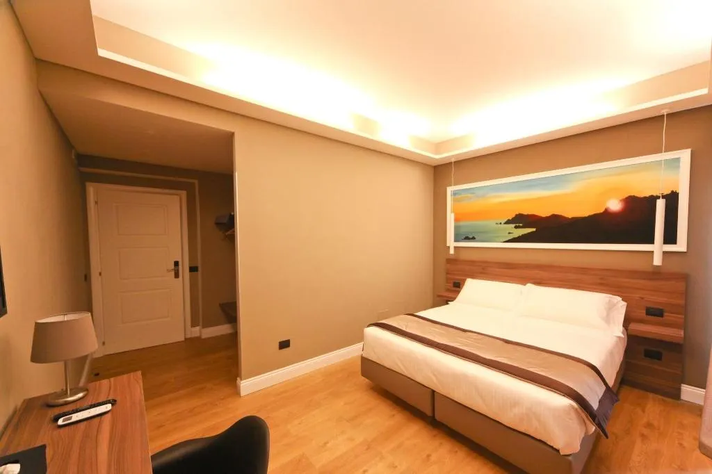 Room, 7Th Floor Suite, Naples