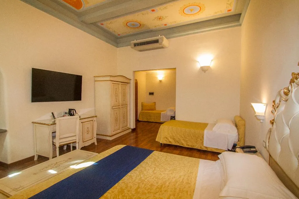 QUADRUPLE STANDARD Room, Porta Faenza, Florence