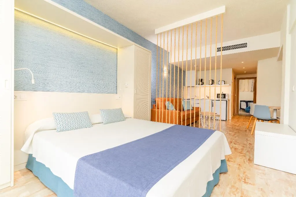 FAMILY ROOM CAPACITY 4 Room, HOVIMA La Pinta Beachfront Family Hotel, Tenerife