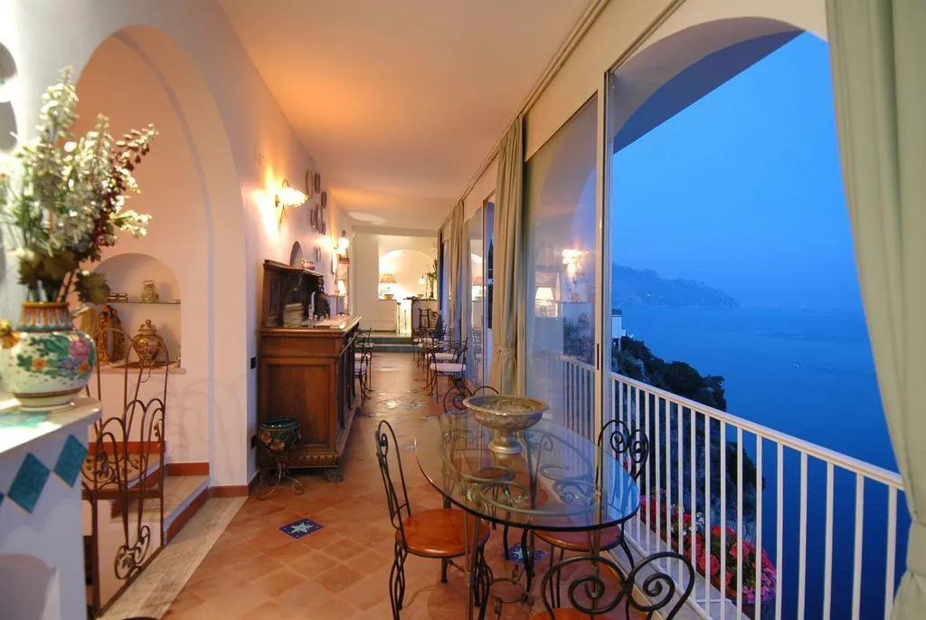 Terrace, Hotel La Ninfa, Naples