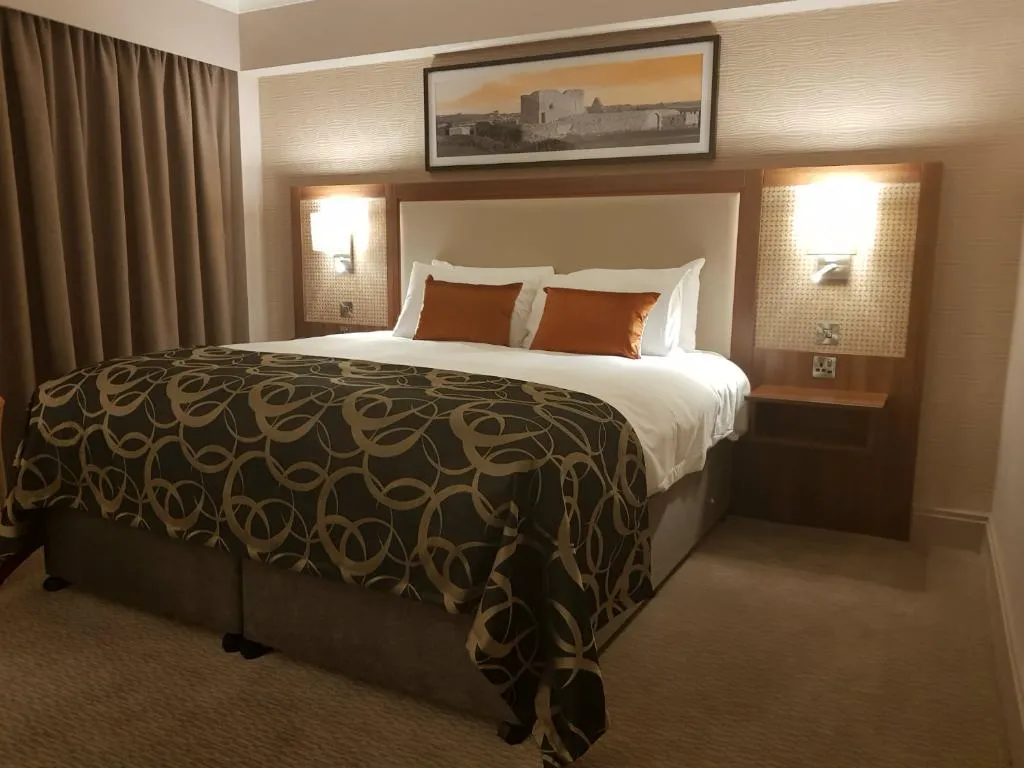 DOUBLE EXECUTIVE KING BED Room, Clayton Hotel Silver Springs, Cork