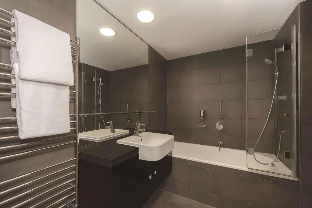 Room, Adina Apartment Hotel Berlin Hackescher Markt, Berlin