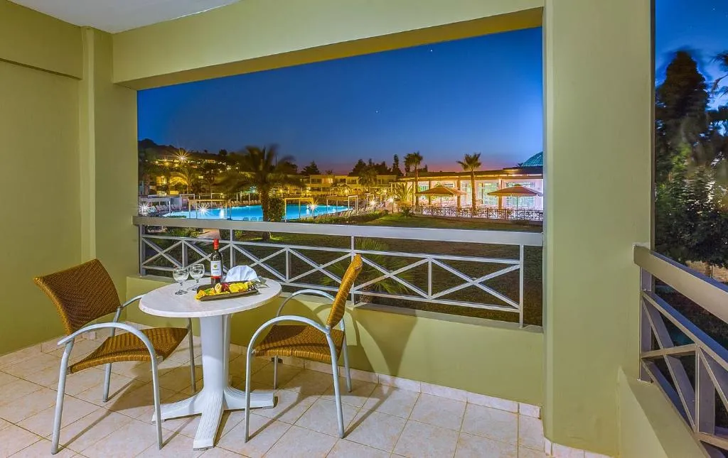 JUNIOR SUITE STANDARD Room, Kipriotis Maris Suites, Kos