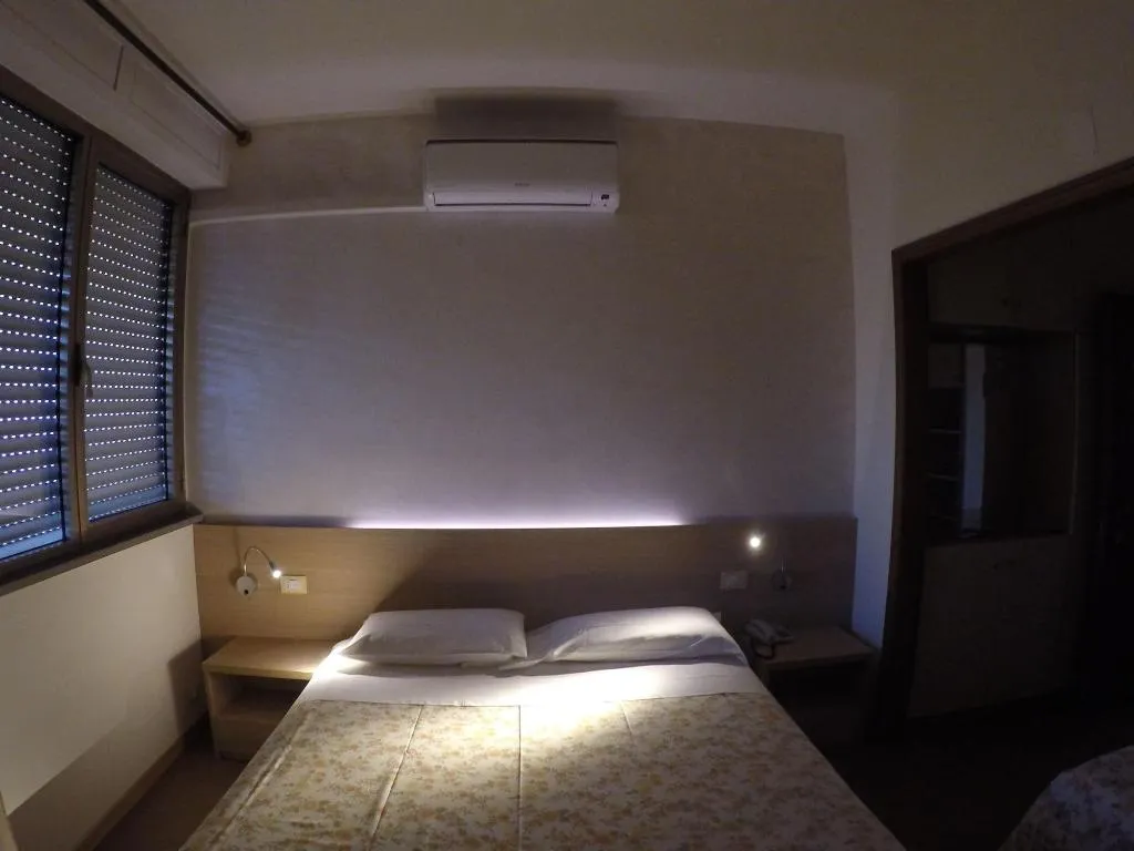 Room, Hotel Nyers, Perugia