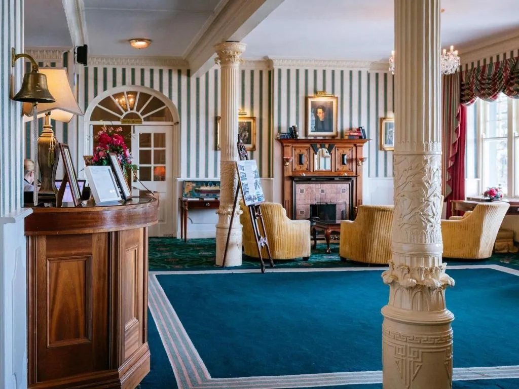 Lobby, Glengarriff Eccles, Cork