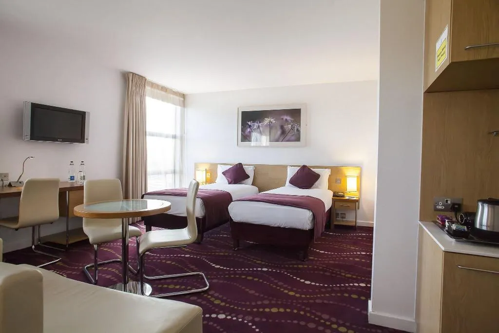 TWIN STANDARD Room, Louis Fitzgerald Hotel, Dublin