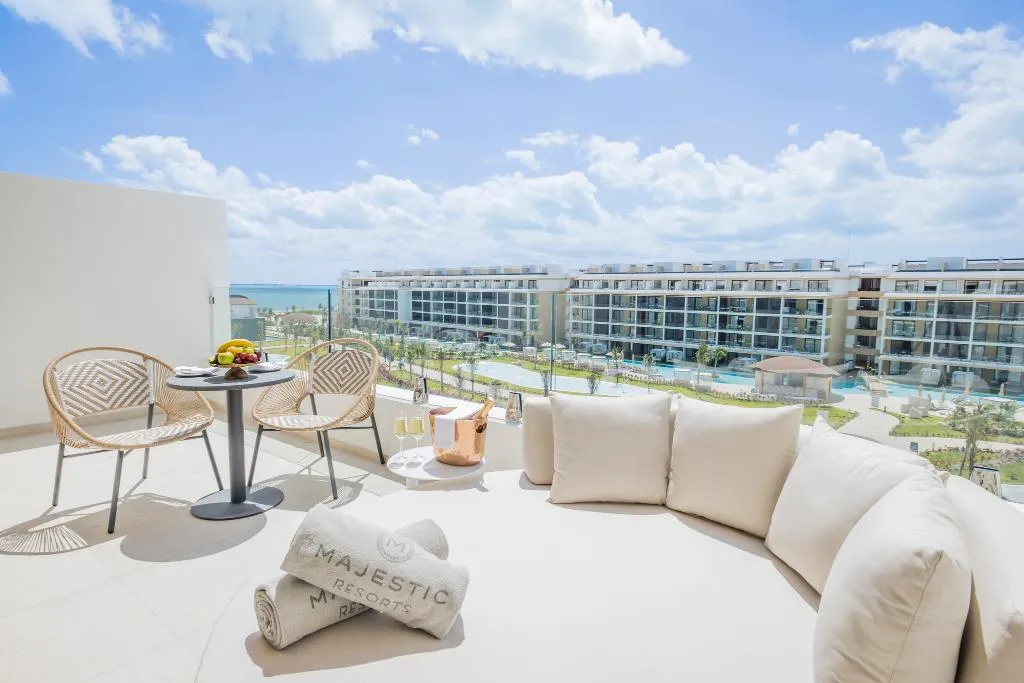 FAMILY ROOM POOL VIEW Room, Majestic Mirage Costa Mujeres - All Suite Resort, Cancun Area
