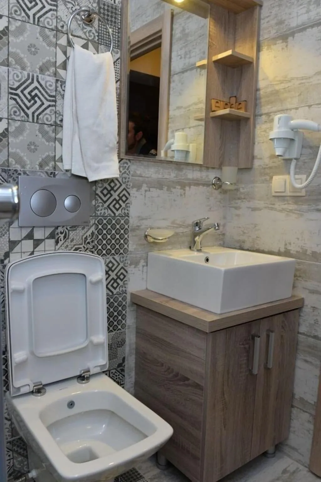 Room, Street61 Studios, Dalaman