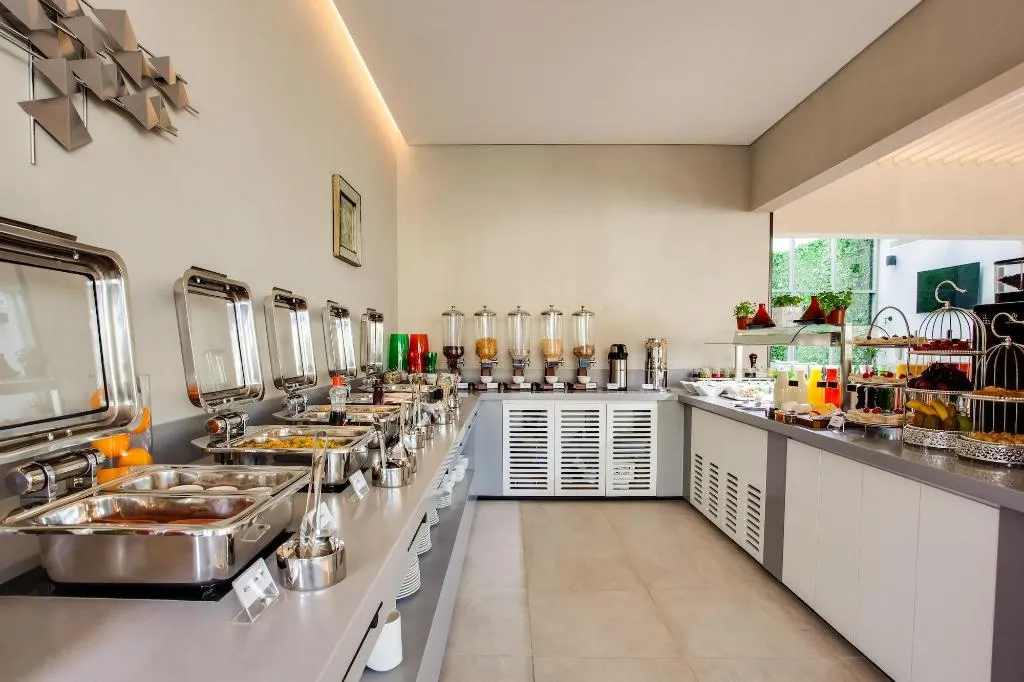 Restaurant, Lemon Tree Hotel Jumeirah, Dubai, Dubai