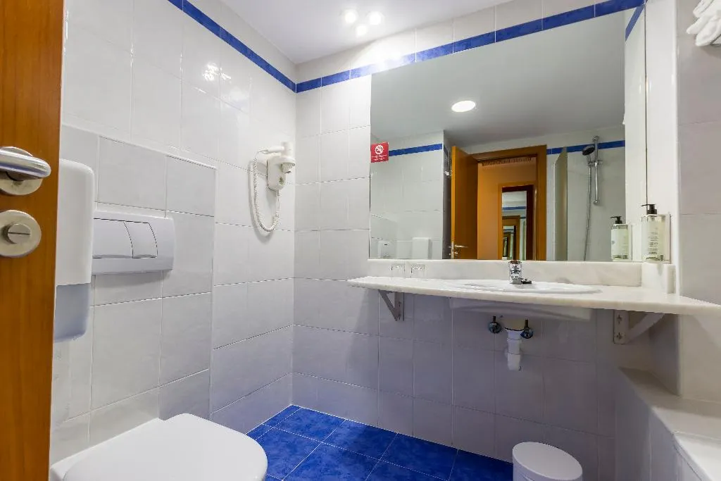 FAMILY ROOM CAPACITY 2 Room, Travelodge Madrid Alcala de Henares, Madrid