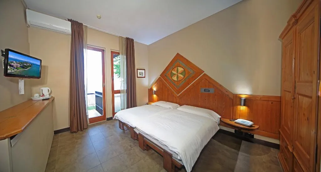 Double or Twin CLASSIC WITH VIEWS Room, Smeraldo apartments, Milan