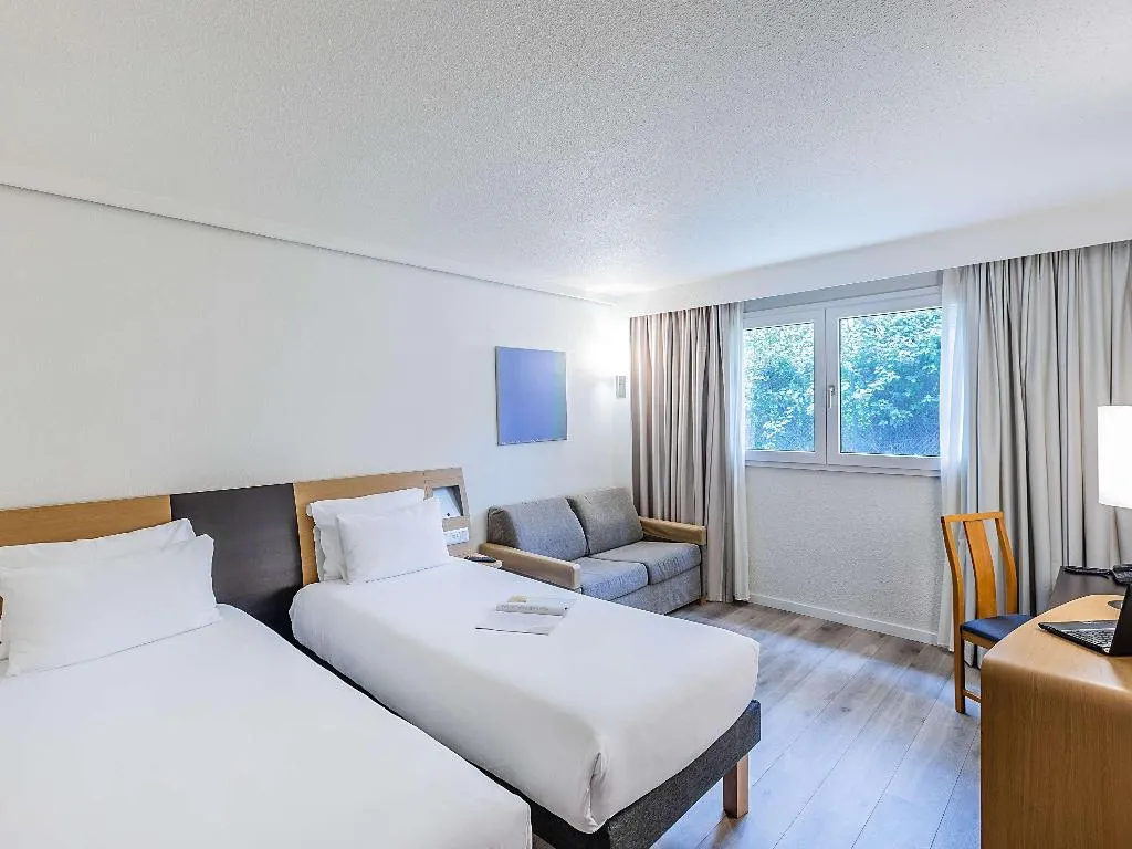 TWIN POOL VIEW Room, Novotel Setubal, Lisbon