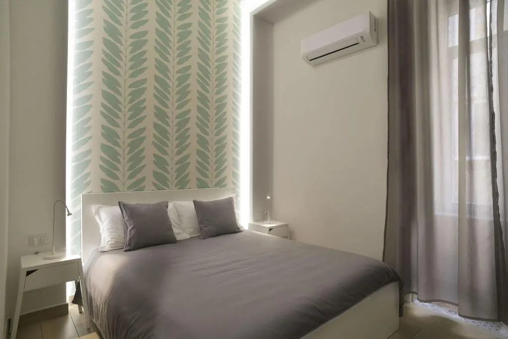Room, B B Emme21, Naples