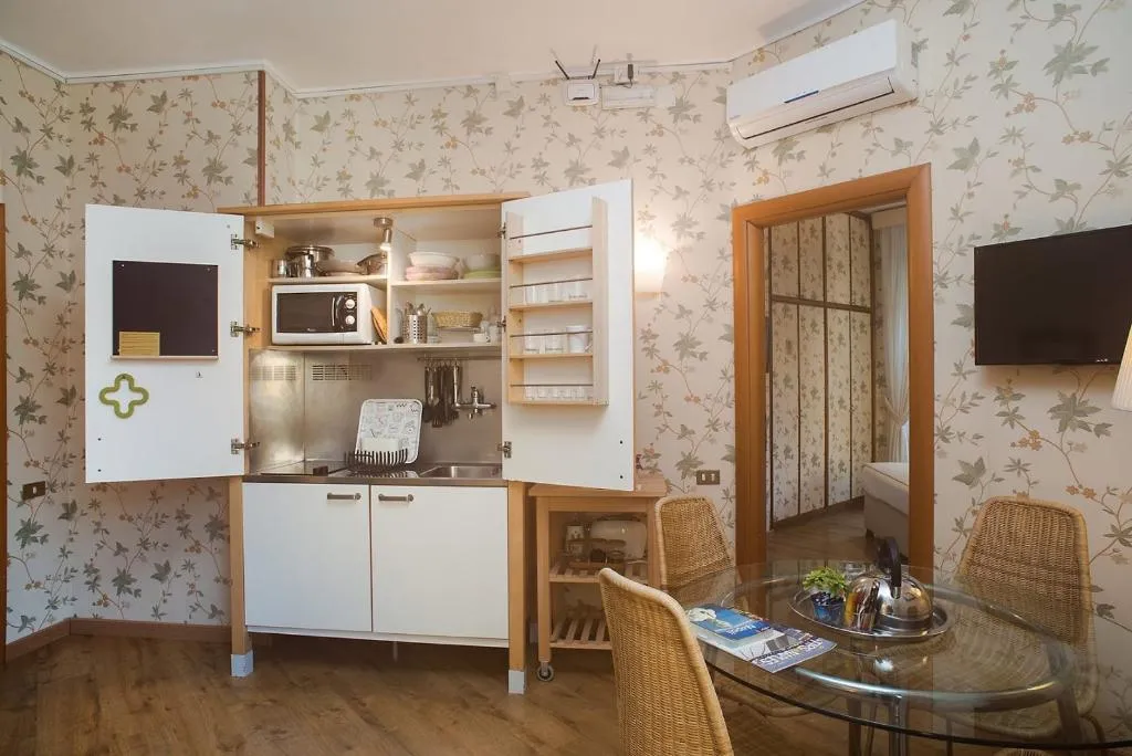APARTMENT CAPACITY 4 Room, Residenza Echia, Naples