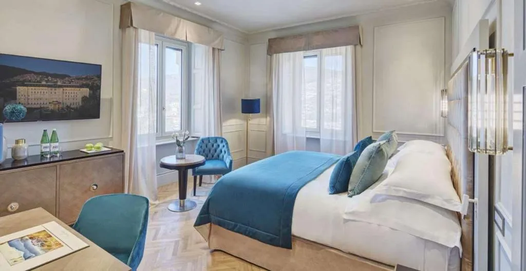 Room, Grand Palazzo Della Fonte, Rome