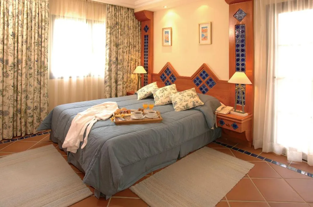 Room, Pine Cliffs Village & Golf Suites, Algarve