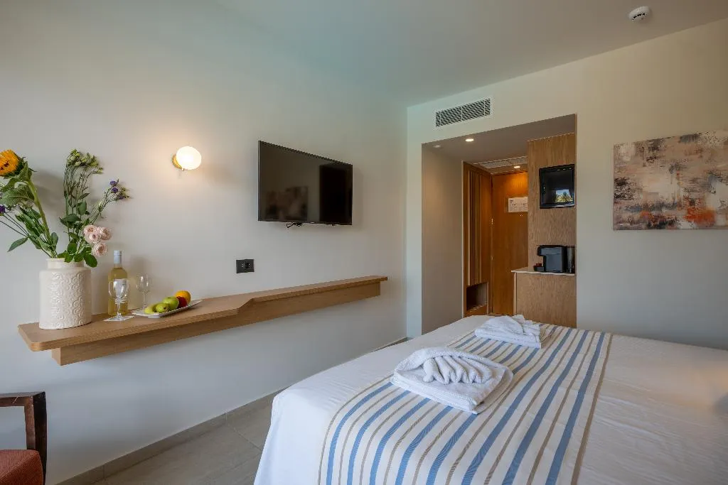 Double or Twin DELUXE Room, Minos, Crete