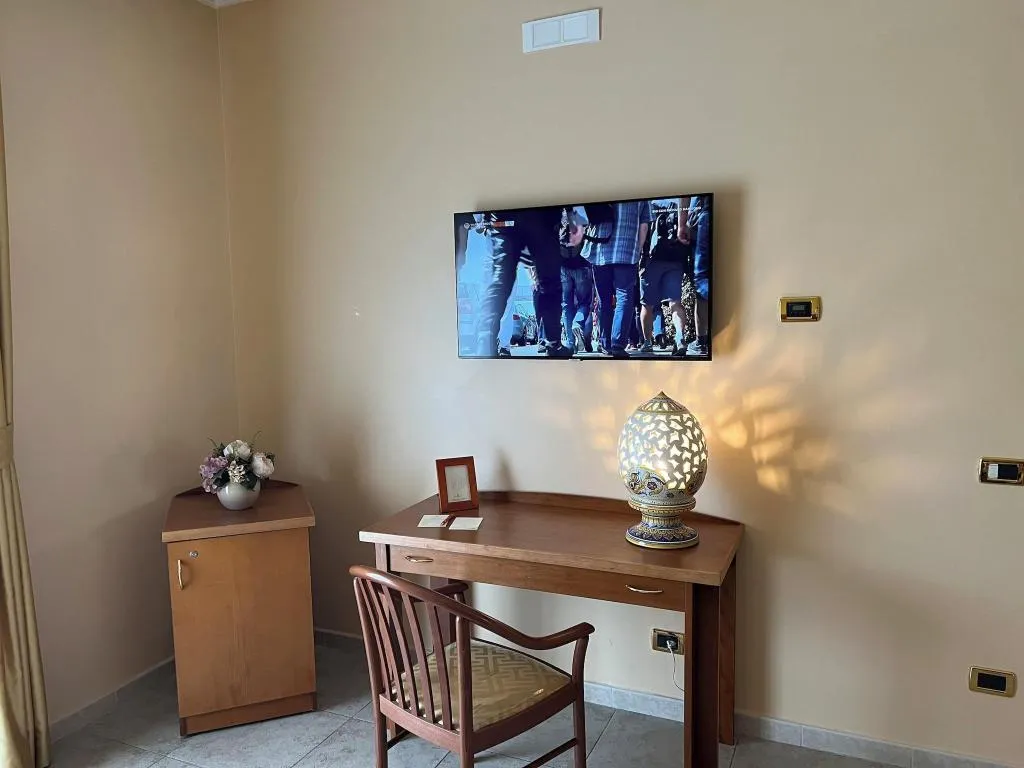 Room, Hotel Maddaloni, Naples