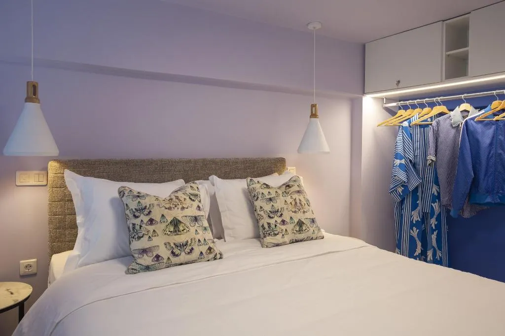 Room, The Frogs Guesthouse, Athens