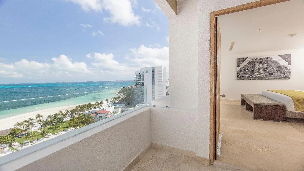 SUITE OCEAN VIEW KING BED Room, InterContinental Presidente Cancun Resort, Cancun Area