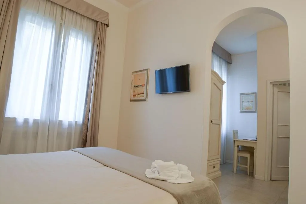Room, Dimora Salviati, Florence