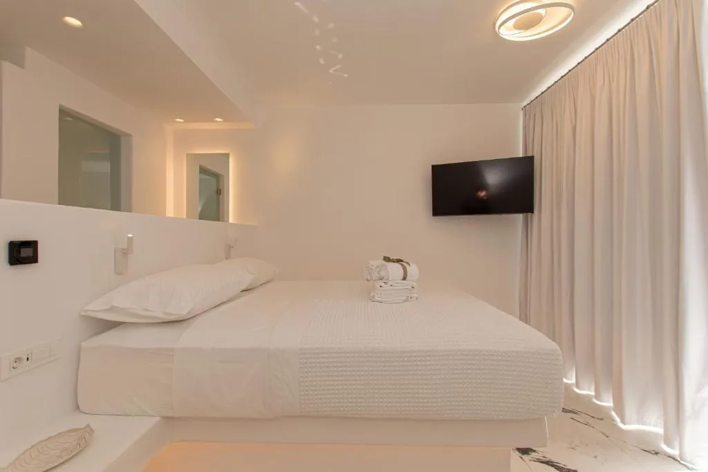 DOUBLE CAPACITY 2 Room, Bianco A Nero, Mykonos
