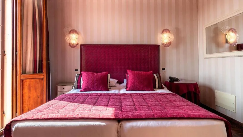 Double or Twin CANAL VIEW Room, Principe, Venice