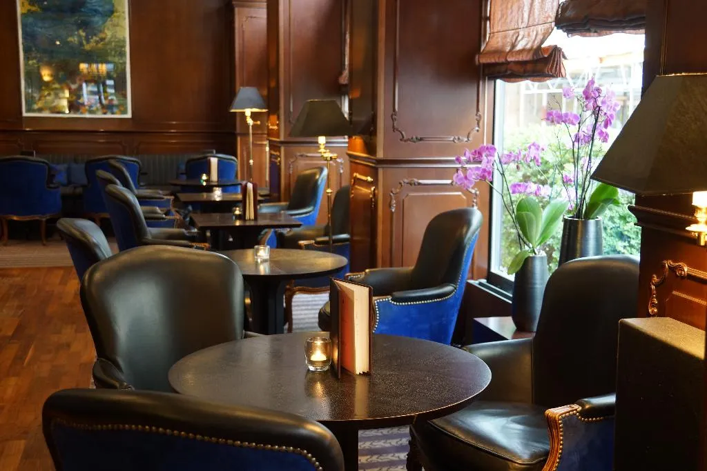 Bar, Tiffany, Geneva