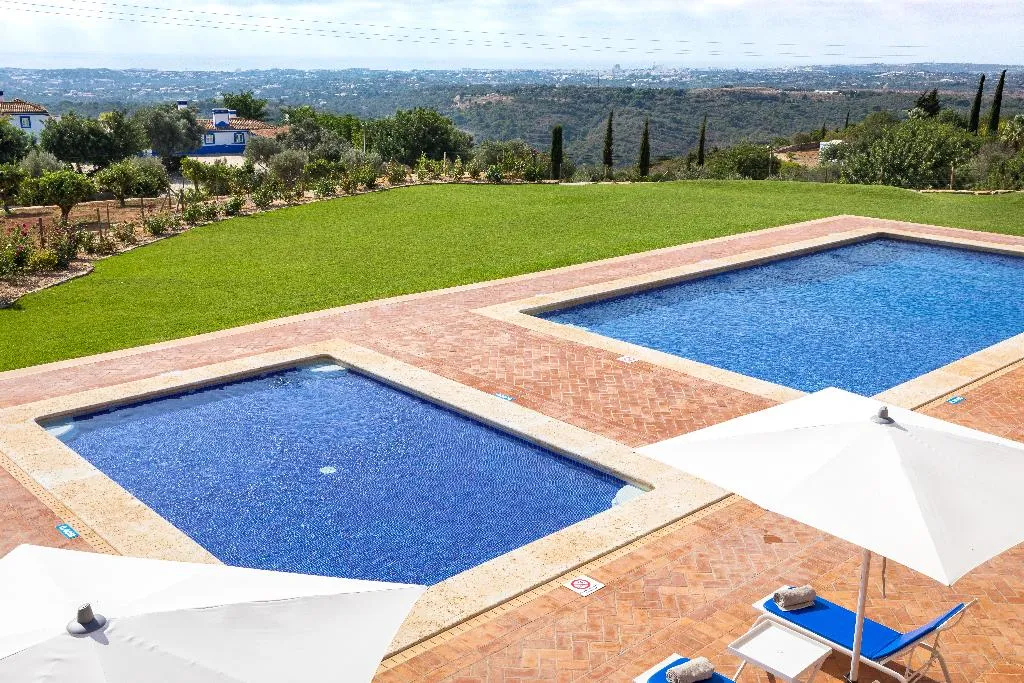 VILLA SEVEN BEDROOMS WITH PRIVATE POOL Room, Shantivillas, Algarve