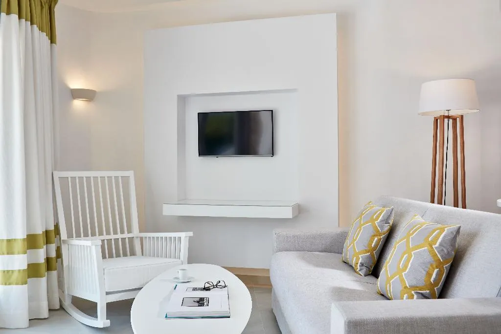 SUITE DELUXE WITH JACUZZI Room, Archipelagos Hotel, Mykonos
