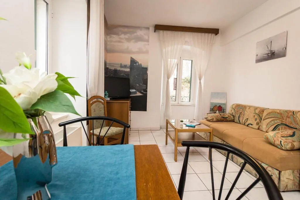 Room, Palac, Split