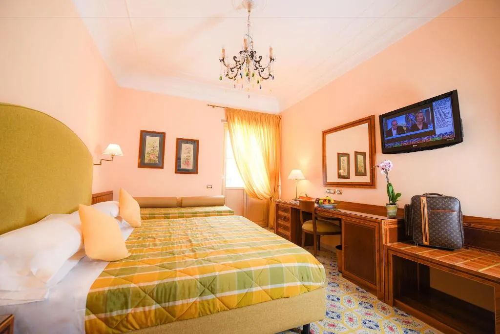 TRIPLE STANDARD Room, Antiche Mura, Naples