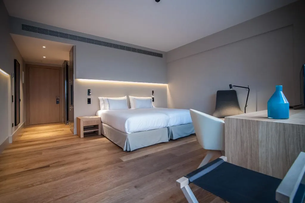 DOUBLE POOL VIEW Room, Hotel Sorli Emocions, Barcelona