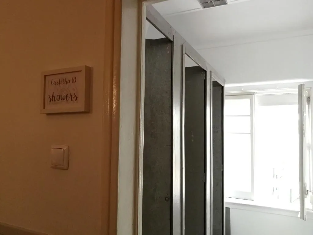 QUADRUPLE BUNK BED WITH SHARED BATHROOM Room, Castilho 63, Lisbon