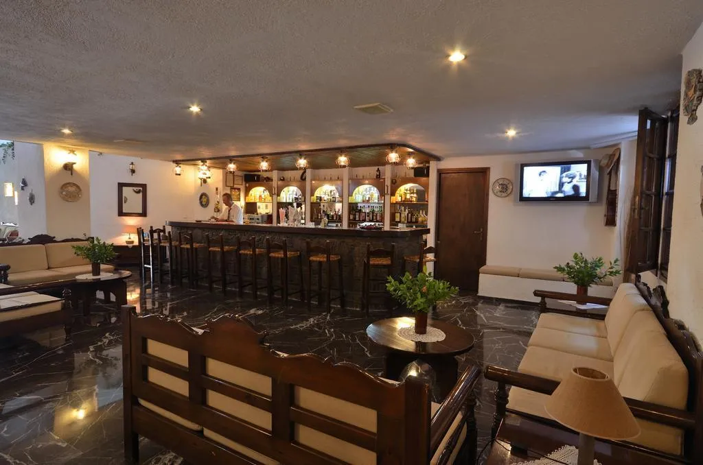 Lobby, Melpo, Crete