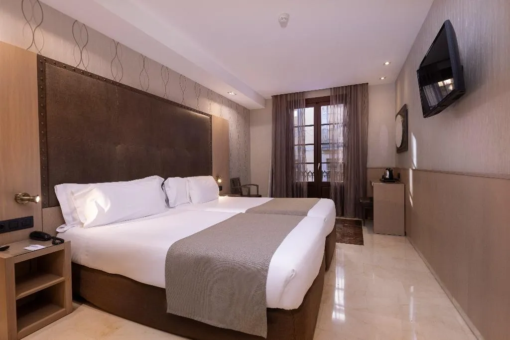 DOUBLE STANDARD Room, Gran Hotel Barcino 4*S, Barcelona