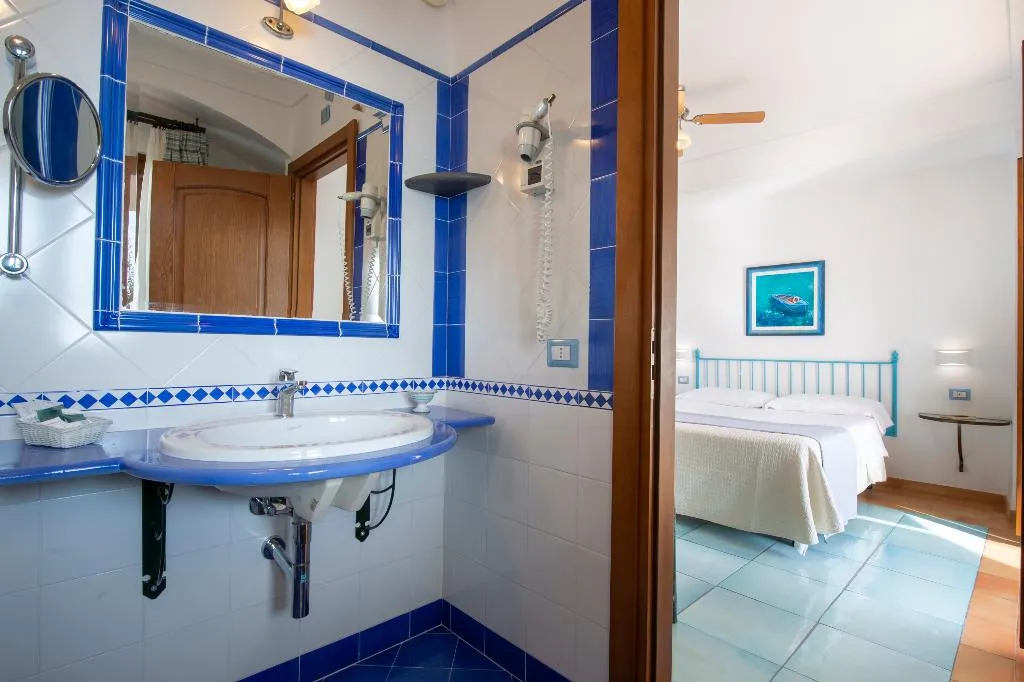 DOUBLE DELUXE SEA VIEW Room, Maresca Hotel Praiano, Naples