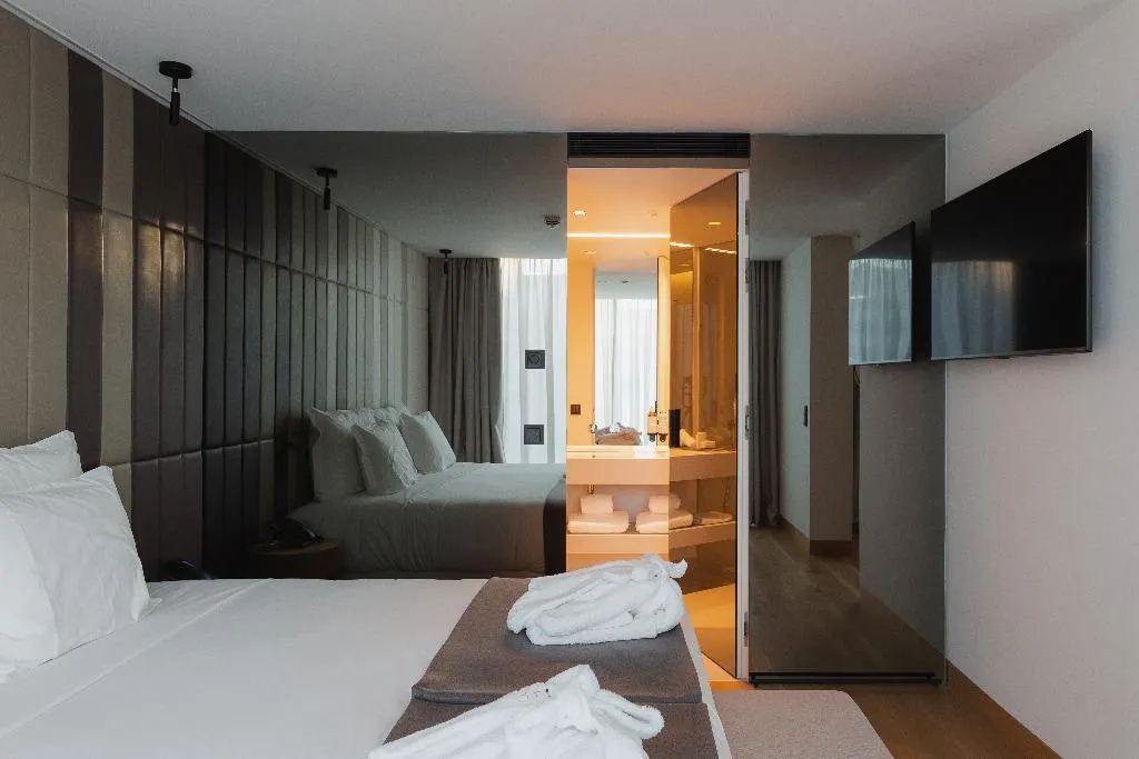 SUITE CITY VIEW Room, Lumen Hotel and The Lisbon Light Show, Lisbon