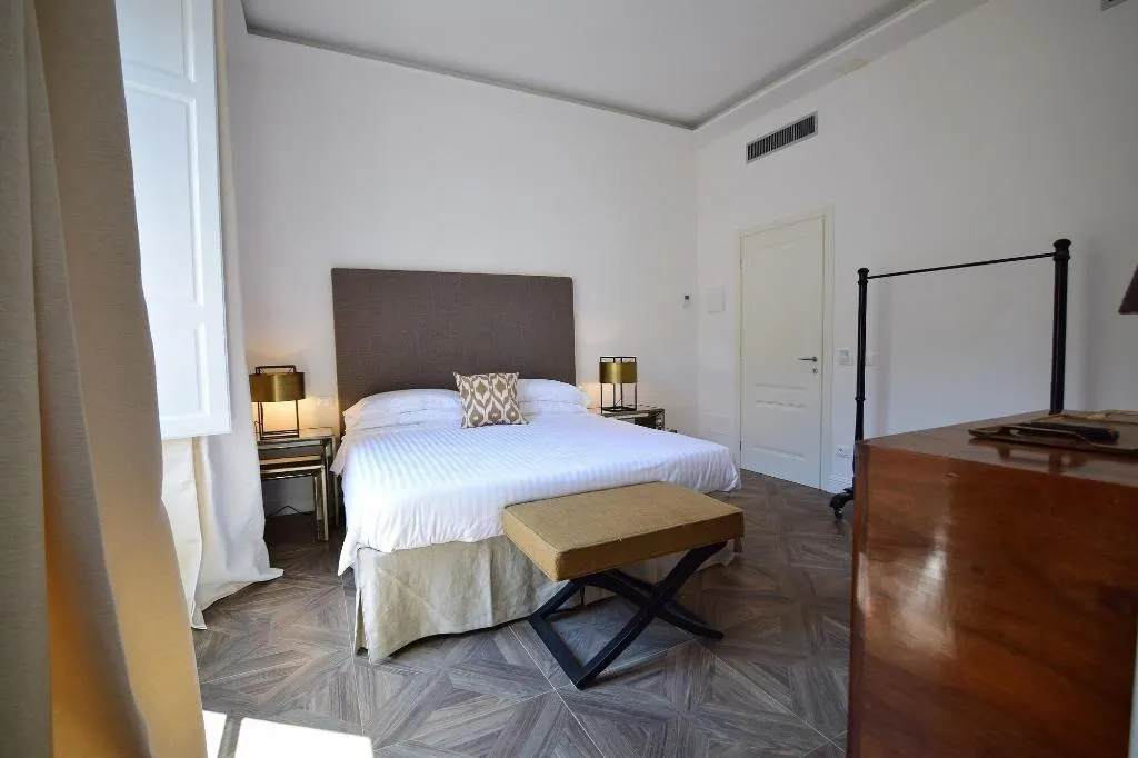 Room, Kf Deluxe B B, Florence