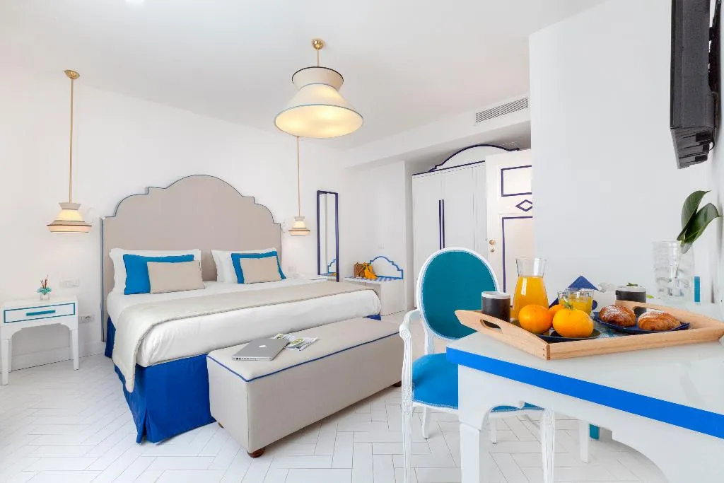 Room DELUXE ONE BEDROOM Room, Alimuri Bay Resort, Naples