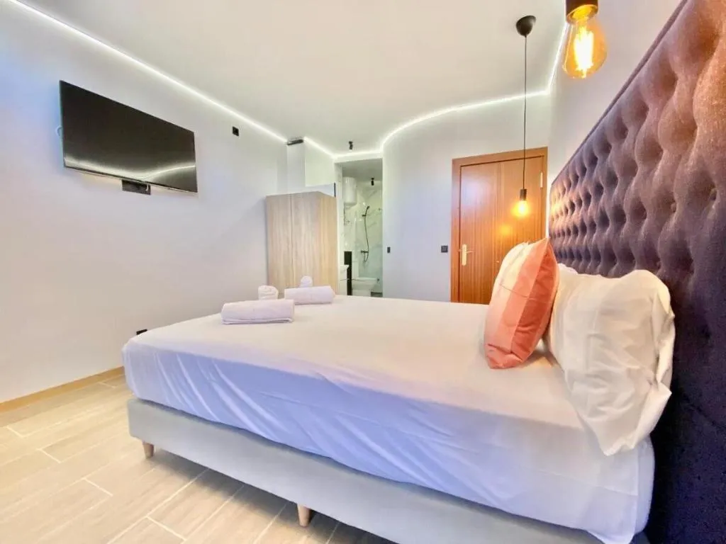 Room, Montera Center Madrid, Madrid
