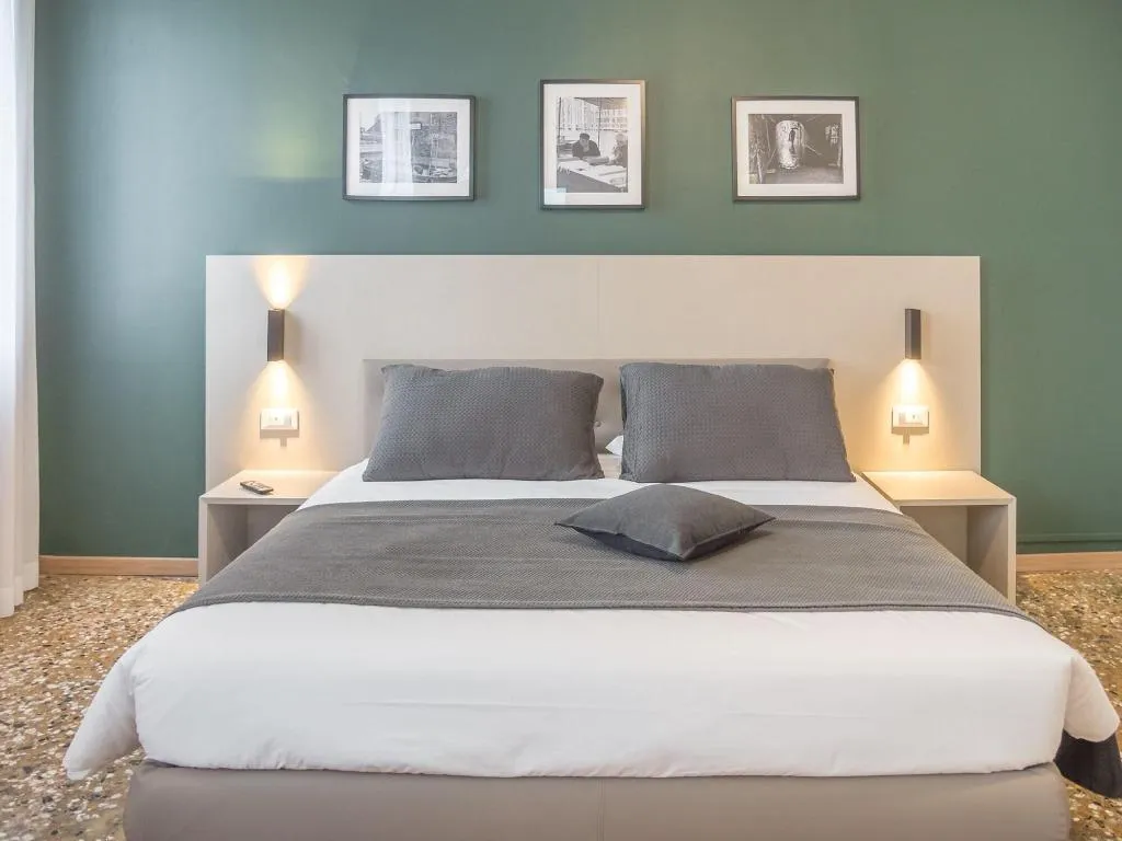Room, Grand Canal Suites, Venice