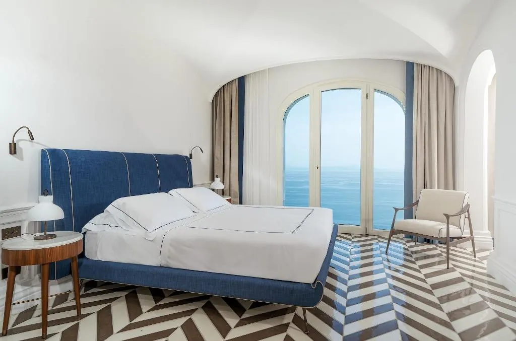 Room, Borgo Santandrea, Naples