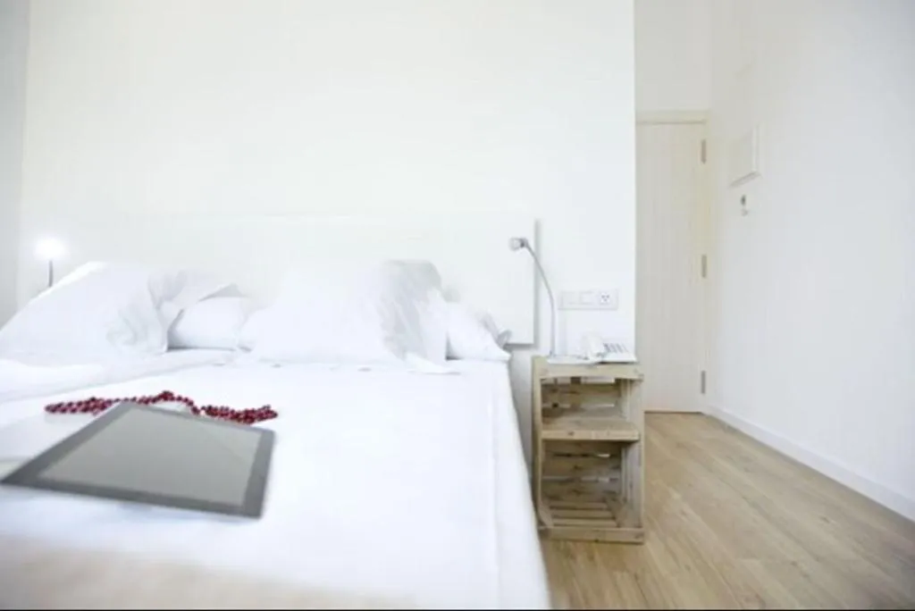 Room, Som Nit Born, Barcelona