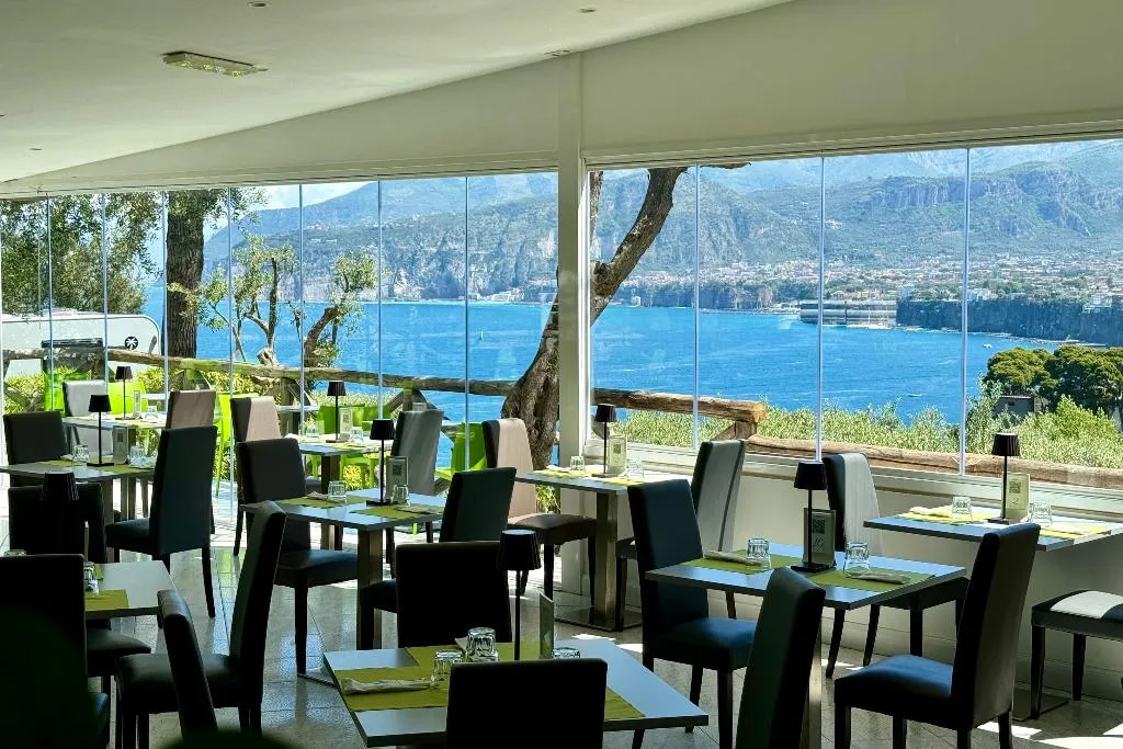 Restaurant, Hostel & Glamping Santa Fortunata, Naples