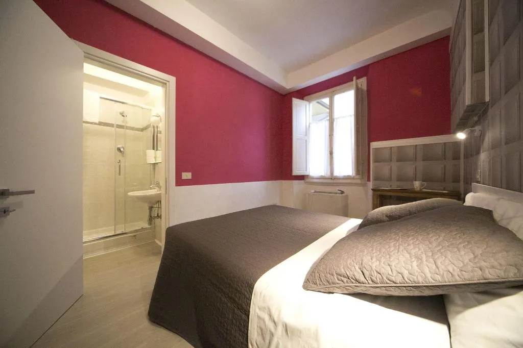 Room, Nella, Florence