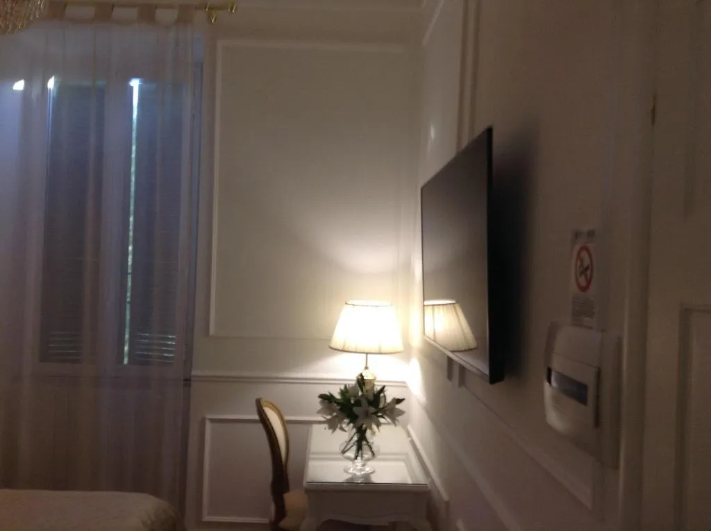 Room, King Plaza, Naples